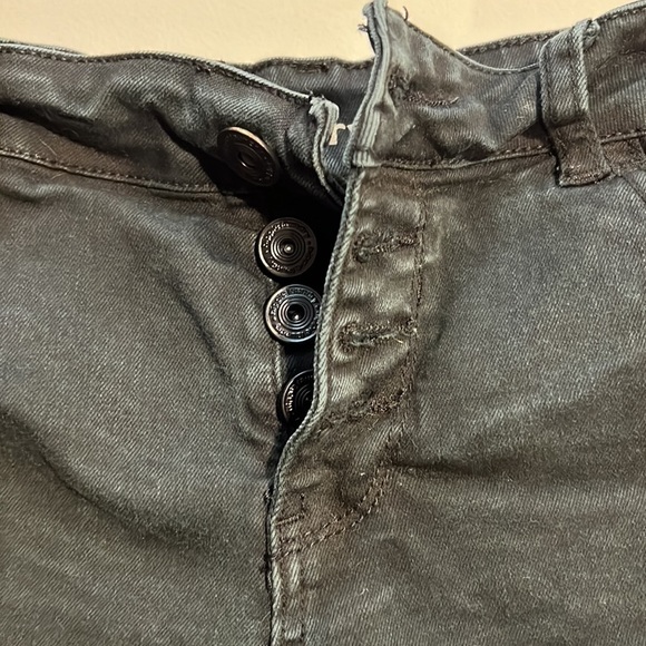 Hippie Laundry Mid Rise Midi Black Distressed Jean Shorts, Size 30 - Picture 4 of 8